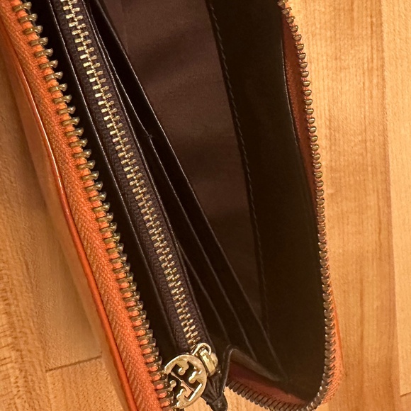 Tory Burch Zip Continental wallet Orange patent leather w/pink leather moniker - Picture 10 of 14